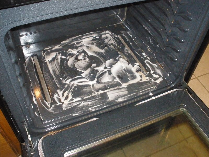 How to properly clean the microwave