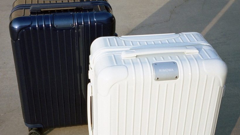 Effective tricks for removing odor from luggage