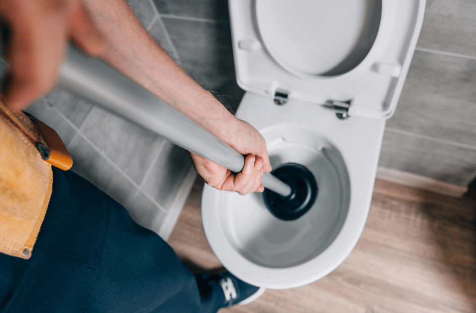 how to unclog a full toilet
