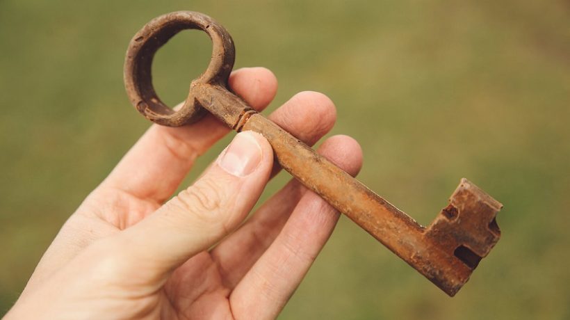 How to clean metal easily and without any complications