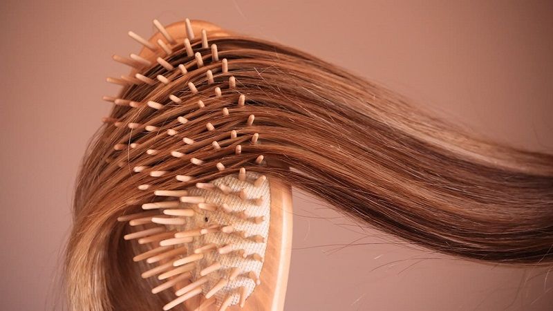 How to clean hair brushes