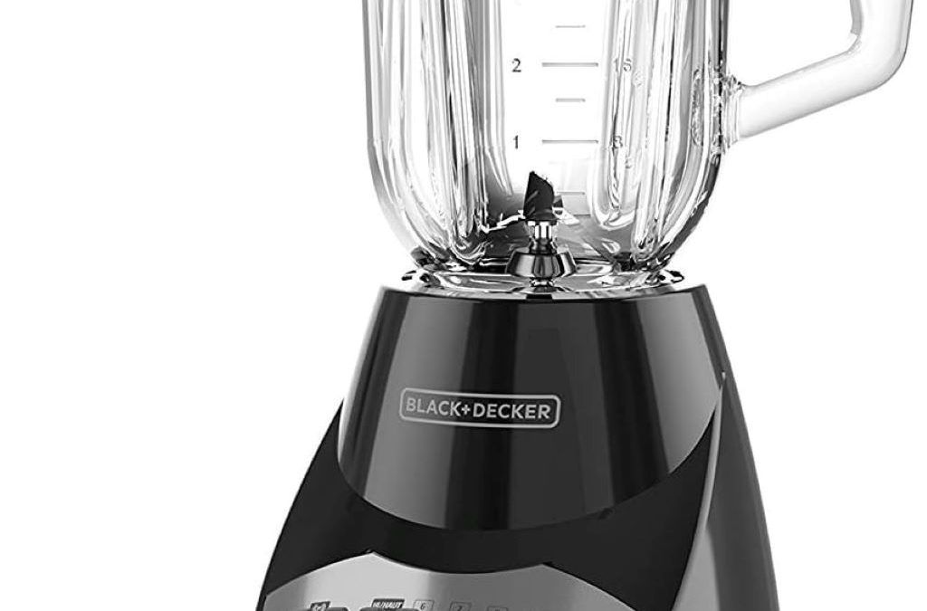 BLACK+DECKER 10-speed countertop blender with 6-cup glass jar and stainless steel blades