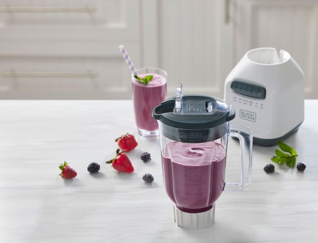 Close-up of BLACK+DECKER ice-crushing blender highlighting 8-speed control and pulse function.