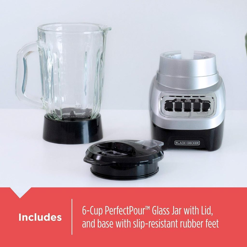 BLACK+DECKER PowerCrush blender blending smoothie in 6-cup glass jar
