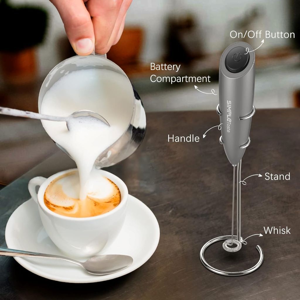 SIMPLETaste drink mixer creating café-style latte foam in a coffee mug
