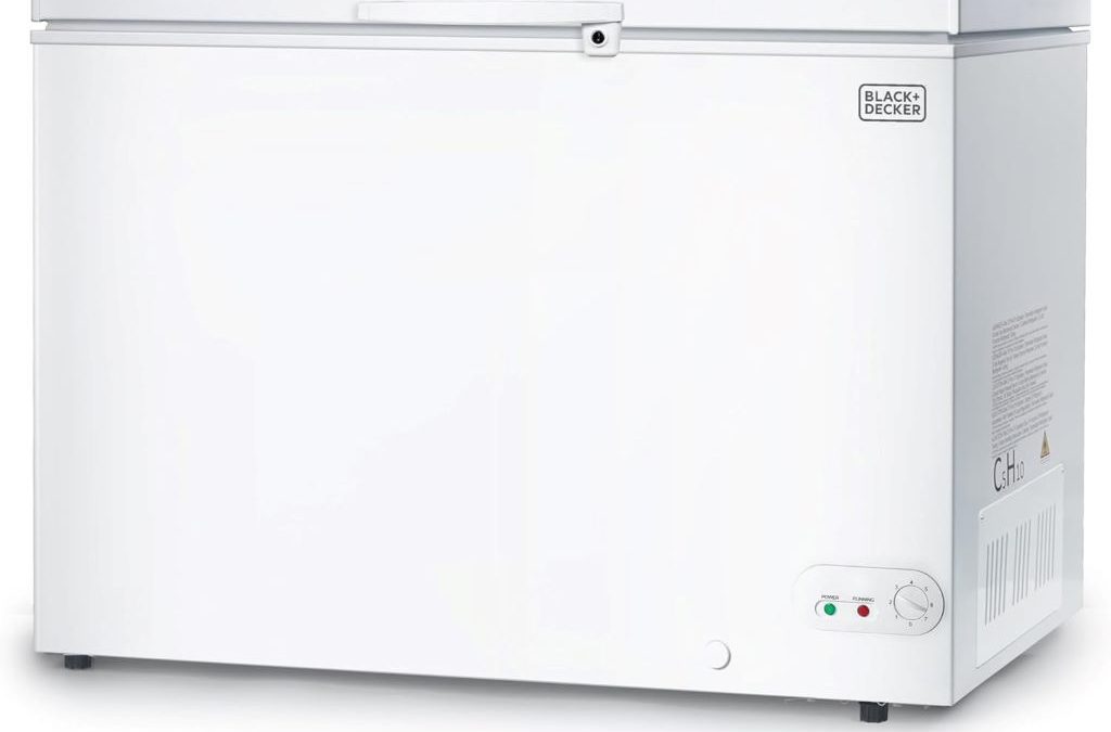 BLACK+DECKER 10 Cu. Ft. chest freezer with top-opening lid and removable baskets