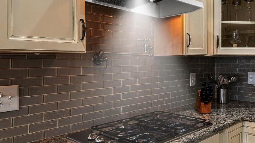 Zomagas 30” Under Cabinet Range Hood Review – 280 CFM Power And LED Lighting