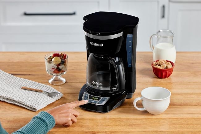 BLACK+DECKER 12-Cup Digital Coffee Maker with programmable auto brew, sneak-a-cup feature, and keep warm plate, black