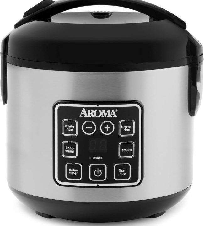 AROMA Digital Rice Cooker preparing fluffy rice and steamed vegetables in an Arizona kitchen